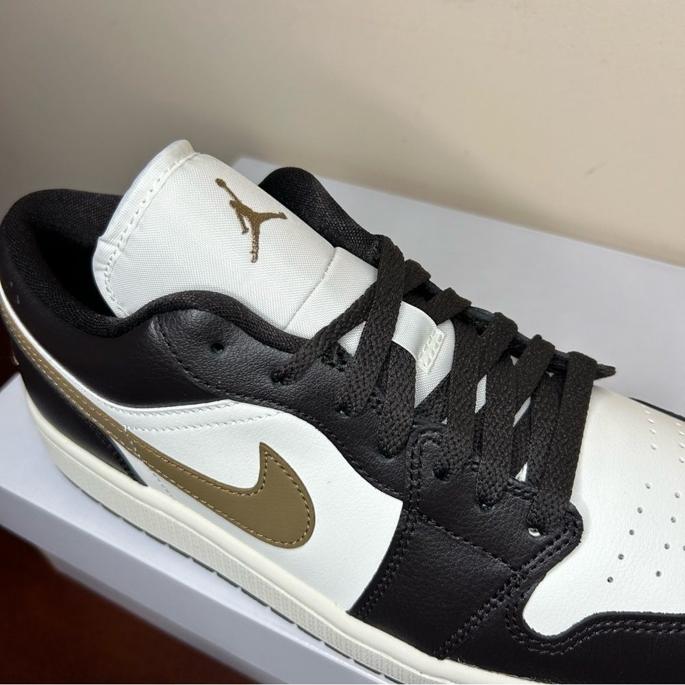 Nike Air Jordan 1 Low Shadow Brown (Size 9M / 10.5W) - Picture 3 of 16